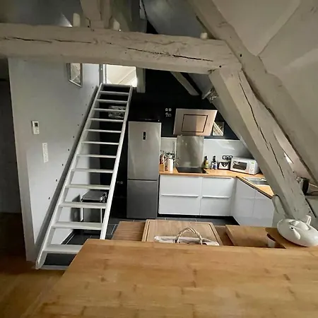 Sous Les Clochers De - Spacieux Logement *