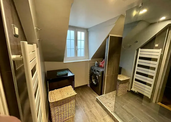 Sous Les Clochers De - Spacieux Logement Appartement *